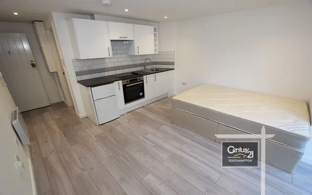 Canute Road, Southampton, SO14, photo 2