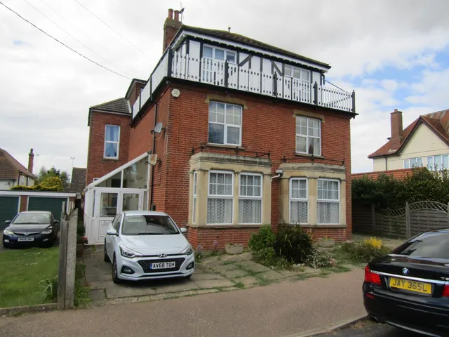 2 bedroom flat — Priory Road, Old Felixstowe, Felixstowe, Suffolk, IP11 7NE