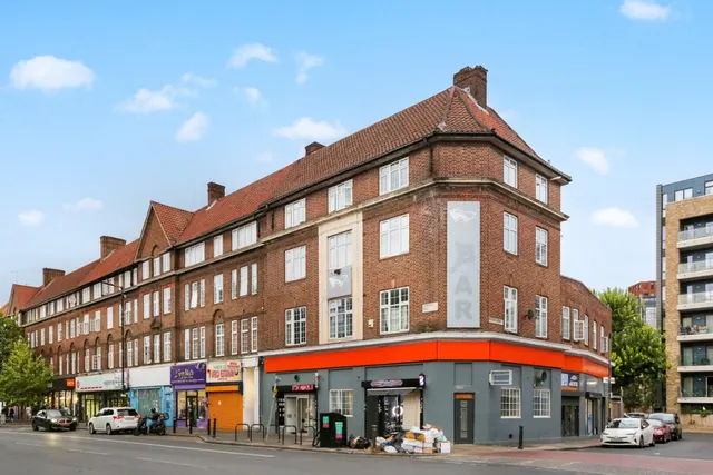 Camberwell Road, London, photo 1