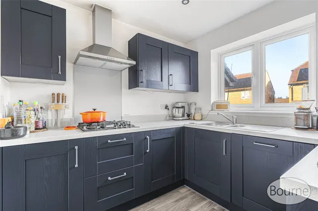 Vernon Drive, Tongham, GU10, photo 2