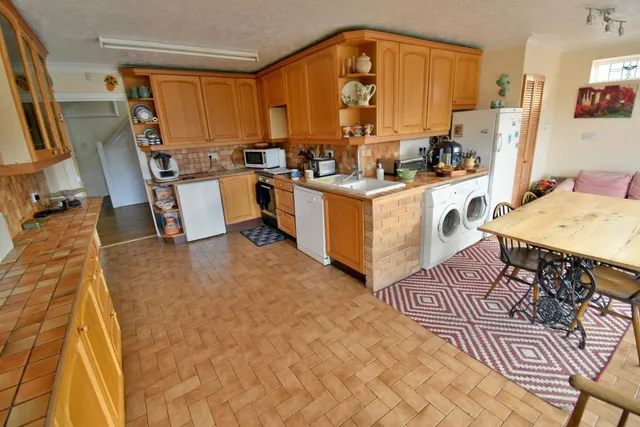 Glamis Avenue, BH10, photo 3