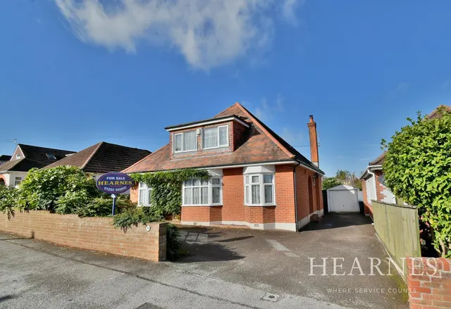 Glamis Avenue, BH10, photo 1