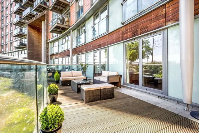 New Providence Wharf, 1 Fairmont Avenue, Canary Wharf, London, E14 9PF, photo 1