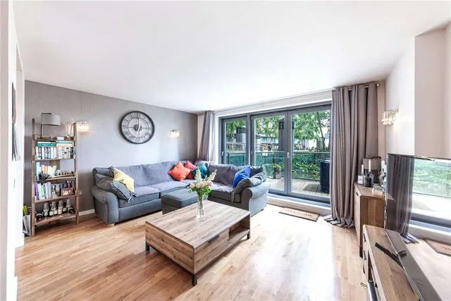 Photo 2 — New Providence Wharf, 1 Fairmont Avenue, Canary Wharf, London, E14 9PF