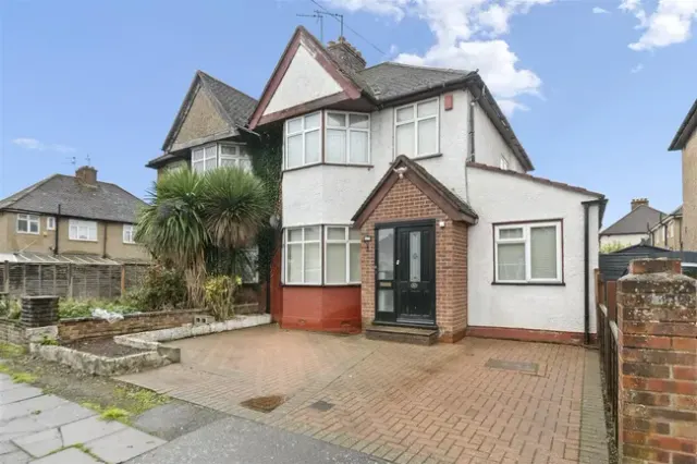 Dawley Avenue, Hillingdon