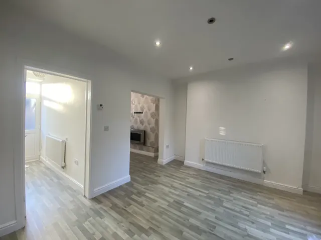 John Street, Bridgend, CF32, photo 2