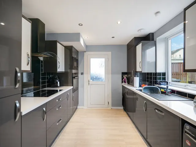 Photo 3 — Dunrobin Avenue, Elderslie, Johnstone, Renfrewshire, PA5
