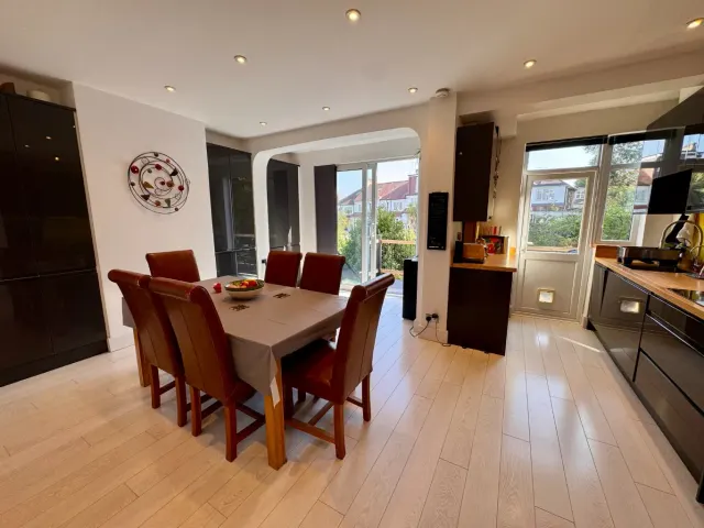 Cheriton Drive, Plumstead, SE18, photo 3