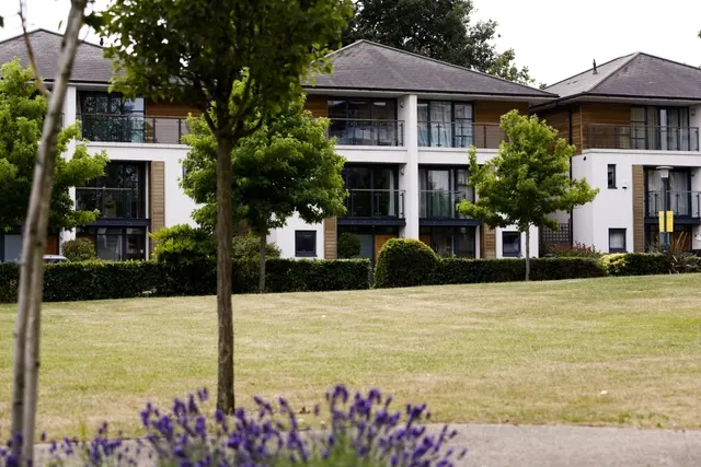 Whitelands Crescent, SW18, photo 1