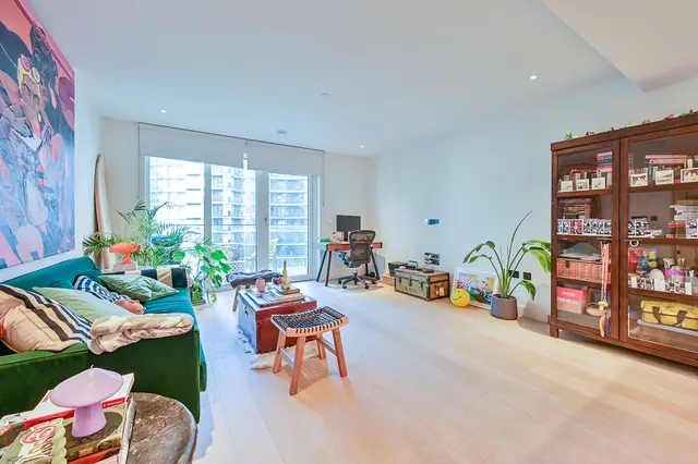 138 Belvedere Row Apartments, Fountain Park Way, London, photo 1