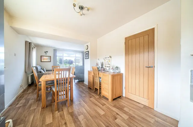 Mere Avenue, Hullavington, SN14, photo 3