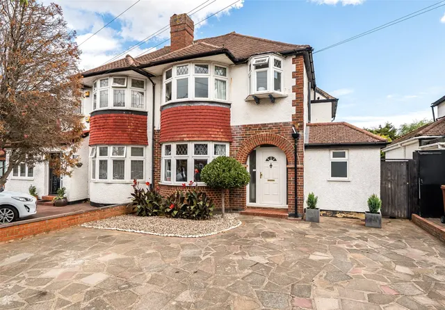 Woodlands Avenue, Worcester Park, KT4 7AL, photo 1