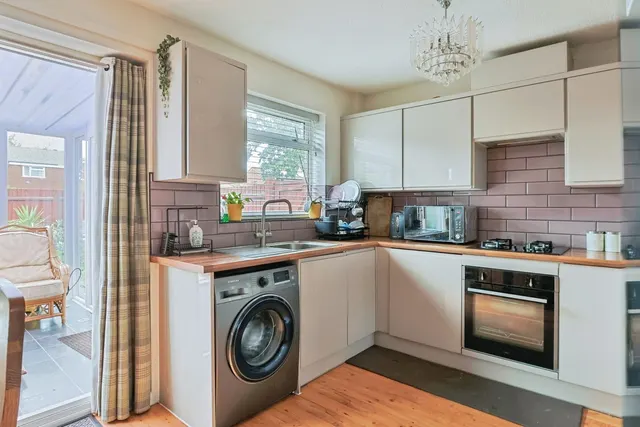 Chesildene Avenue, Throop, BH8, photo 2