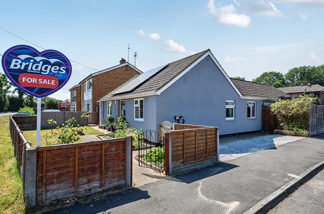 Hamesmoor Road, Mytchett, Surrey, GU16 6JF, photo 1