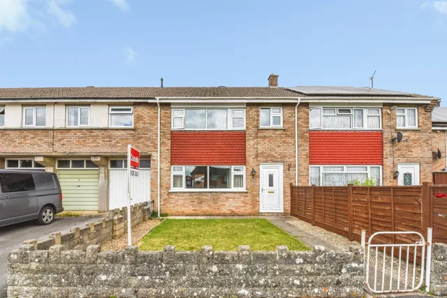 Clifton Close, Chippenham, photo 1
