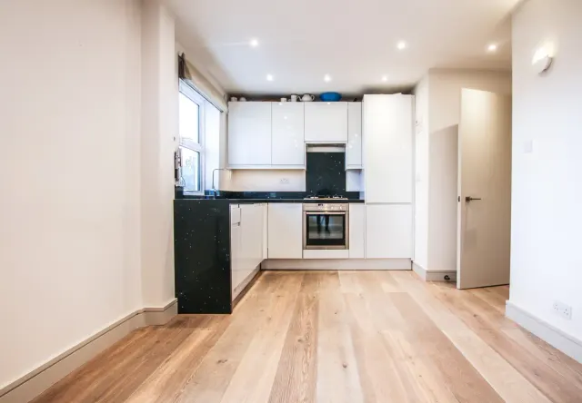 Abberley Mews, London, SW4, photo 1