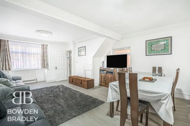 Walton Road, London, E12, photo 2