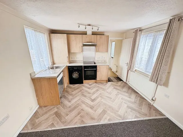 Photo 2 — Featherstone Park, New Road, Wolverhampton, WV10