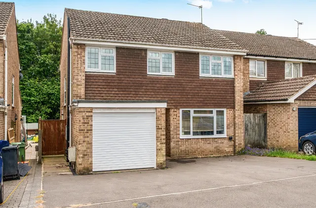 Scarletts Close, Uckfield, TN22, photo 1