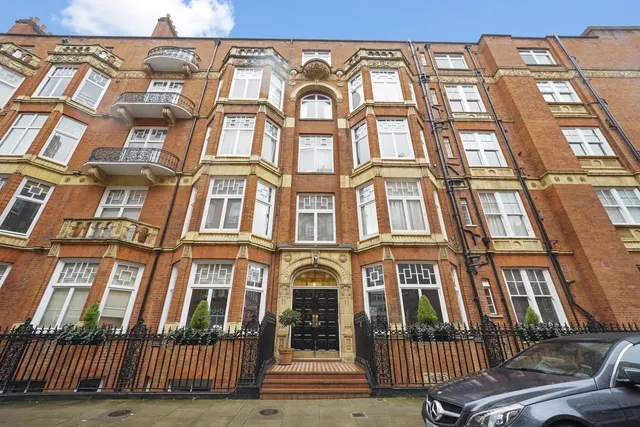 Photo 2 — Montagu Mansions, London