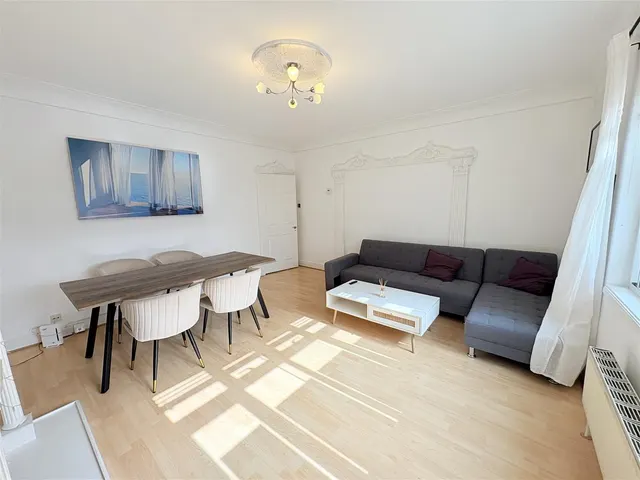 Montagu Mansions, London, photo 1
