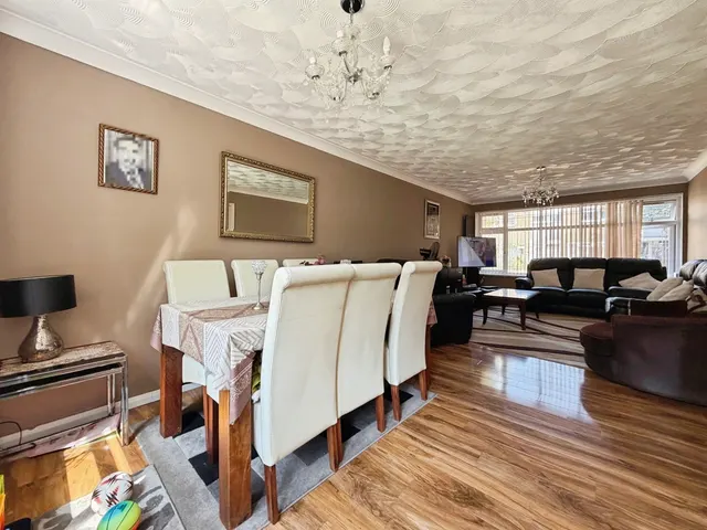 Photo 3 — Aldwick Close, Farnborough, Hampshire, GU14 8LL