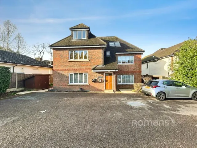 Salisbury Road, Farnborough, GU14, photo 1