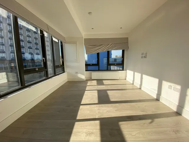 Photo 2 — Arliss Court, Watford, WD17