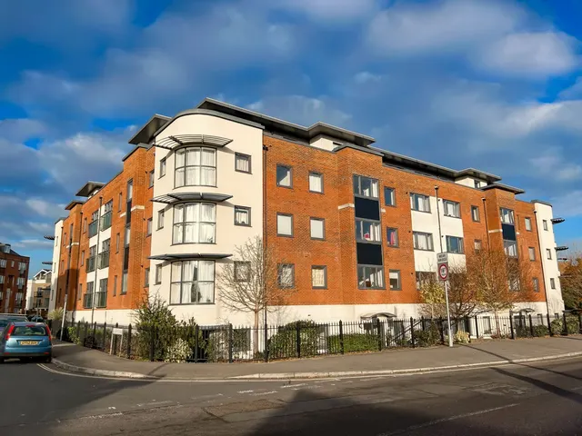 Photo 2 — Flat 15, Kiln House, East Grinstead, Fosters Place, RH19 1EX
