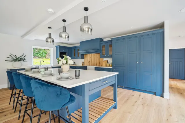 Whitmore Vale Road, GU26, photo 3