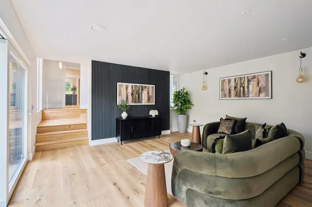 Whitmore Vale Road, GU26, photo 2