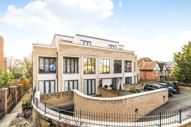 Photo 2 — Cockfosters Road, Hadley Wood, EN4 0FN