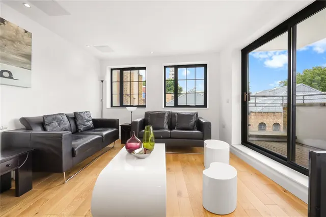 2 bedroom flat, Lolesworth Close, London, E1