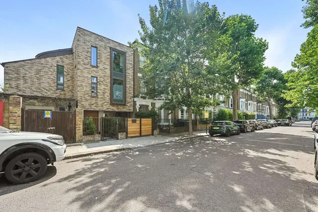 Cromwell Grove, London, W6 7RQ, photo 1