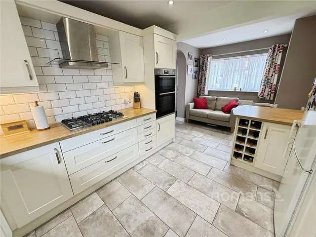 Mitcham Road, Camberley, GU15, photo 2