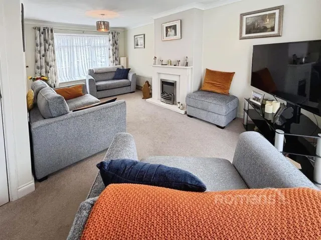 Mitcham Road, Camberley, GU15, photo 3