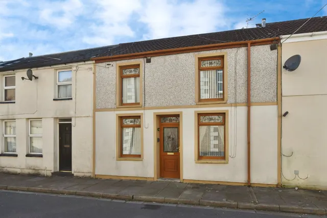 Cwmneol Place, Aberdare, CF44, photo 1