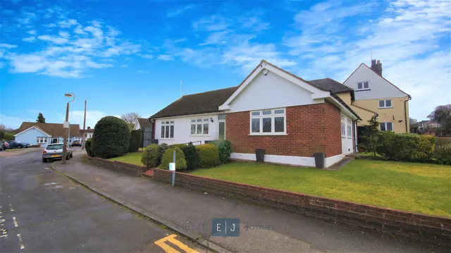 Hainault Grove, Chigwell, photo 1