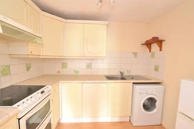 Photo 3 — Wilton Road, Redhill, RH1 6QR