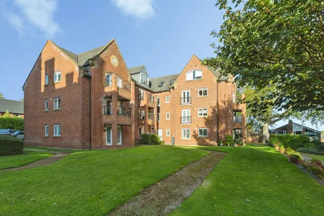 The Avenue, Washington, NE38, photo 1
