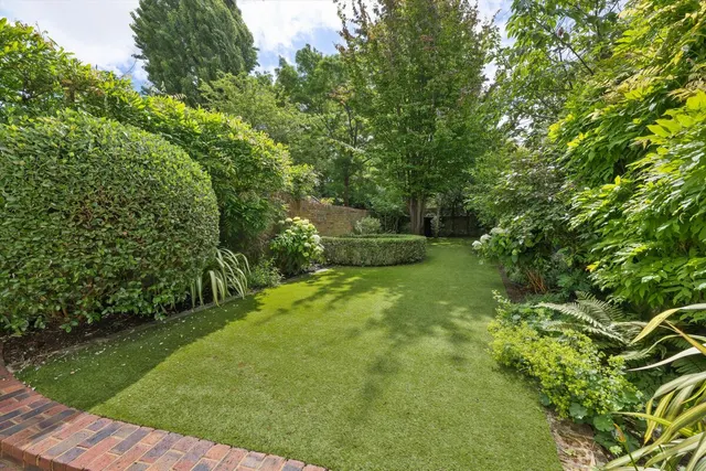 Earls Terrace, London, W8, photo 1