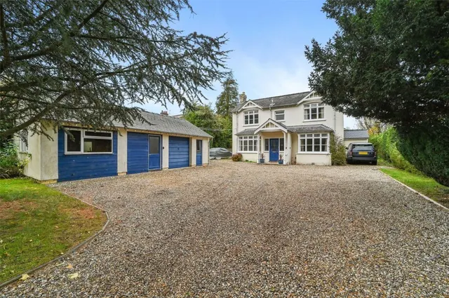 with 5 bedrooms in Harston, Cambridge, CB22, photo 2