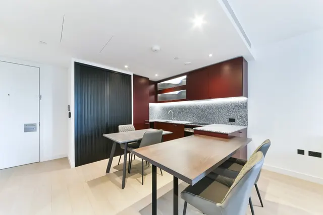 Photo 3 — Viaduct Gardens, Nine Elms, London, SW11