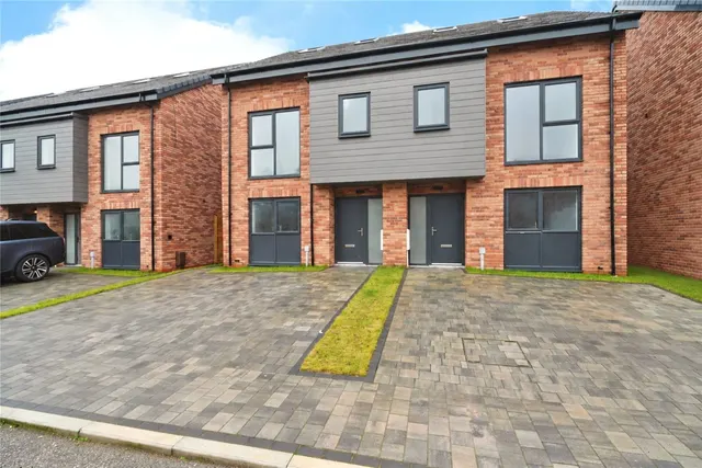 Old Hall Street, Kearsley, BL4, photo 2