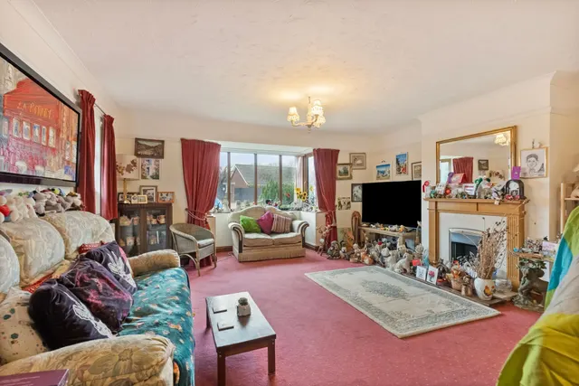 Detached Bungalow in Holt Near the To, photo 2