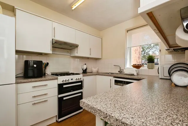 Photo 3 — Northcourt Road, Worthing, West Sussex, BN14
