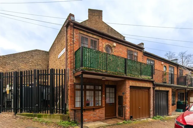 Burlington Mews, London, W3, photo 1