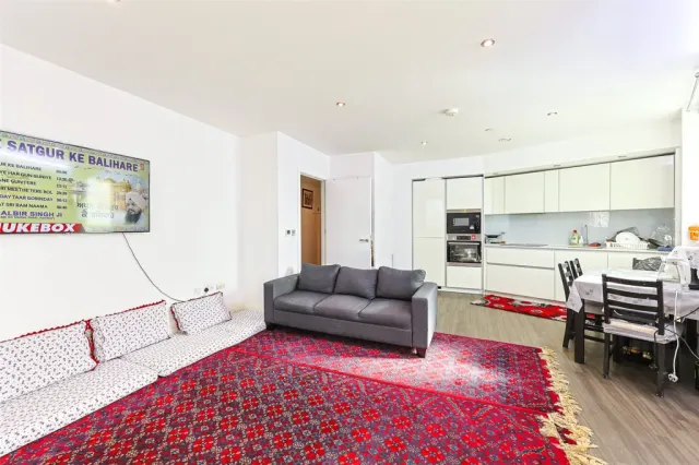 Healum Avenue, Southall, UB2, photo 2