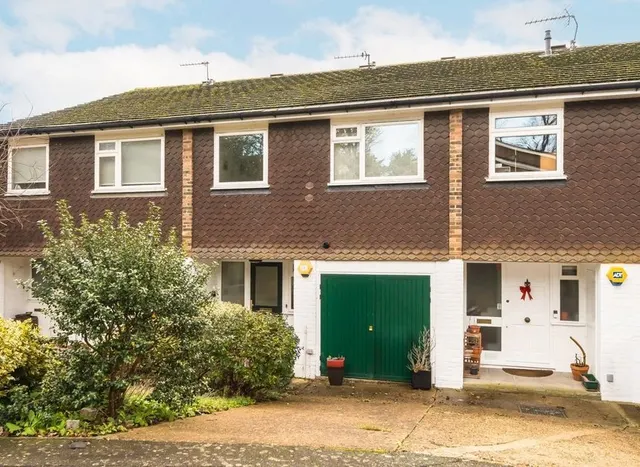 Hillview, West Wimbledon, SW20, photo 1