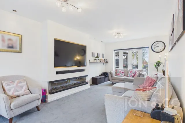 Kent Road South, St Crispins, NN5, photo 2
